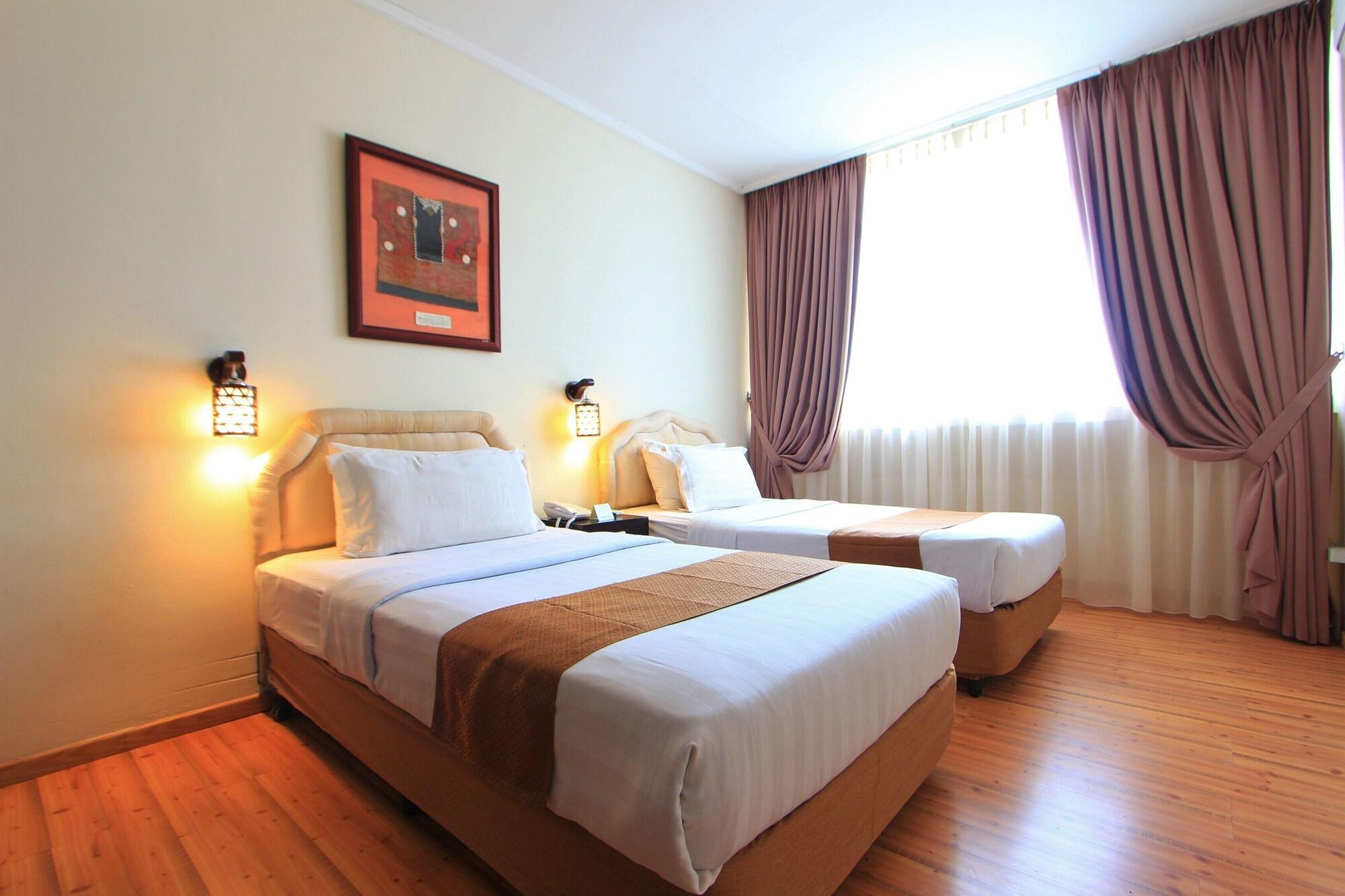 Telang Usan Hotel Kuching Eksteriør billede