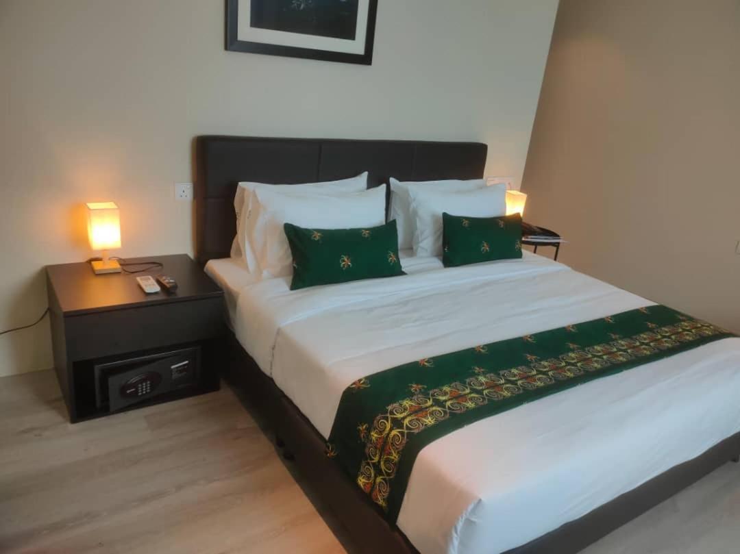 Telang Usan Hotel Kuching Eksteriør billede